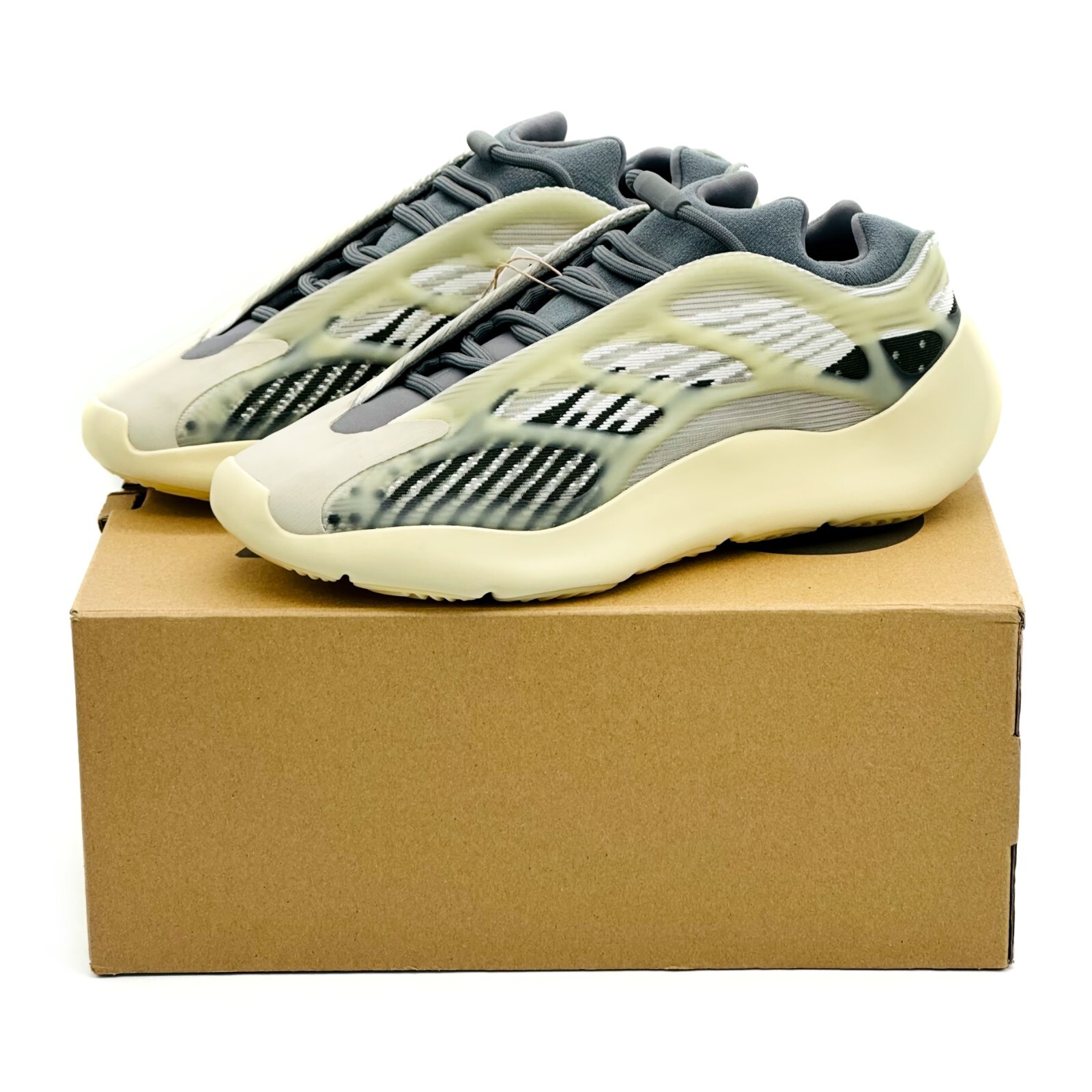 エイジ ID1674 adidas Yeezy 700 V3 Fade Salt Black White Gray Beige