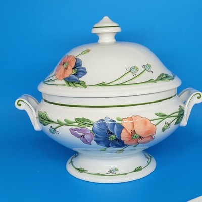 Villeroy & Boch Amapola Vegetable Bowl with Lid  1.5 quart