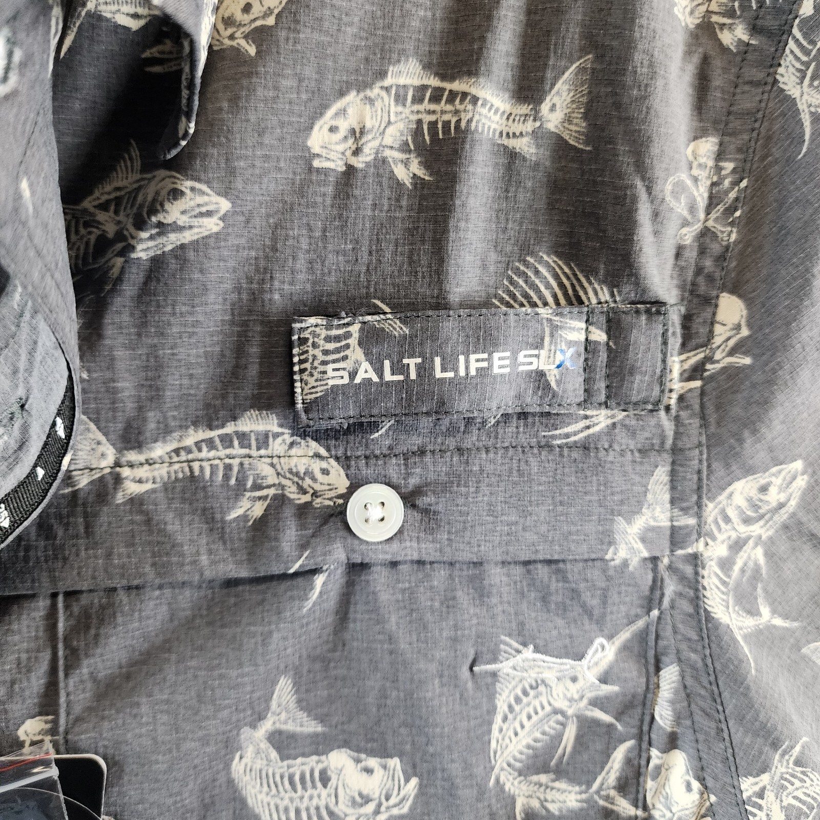 Salt Life Fish N Bones Short-Sleeve Button-Front Shirt Men's S Gray Collared - Picture 7 of 17