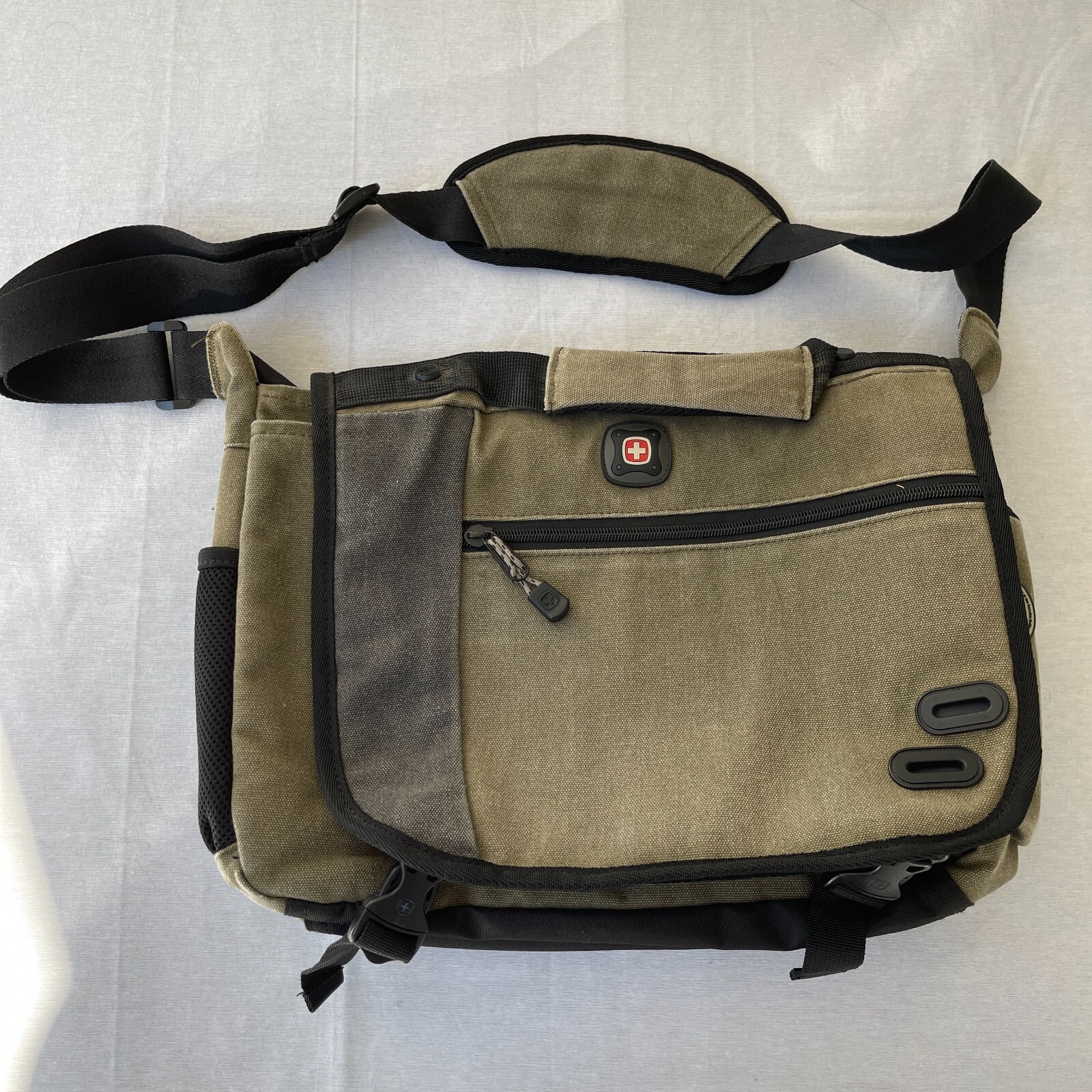 SwissGear Wenger DSLR Camera Messenger Bag Green / Grey