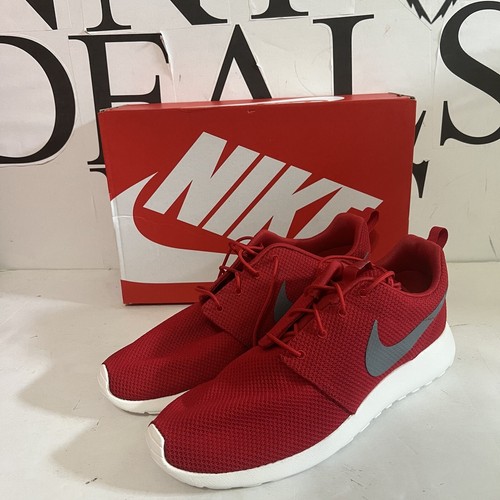 nike roshe one maroon