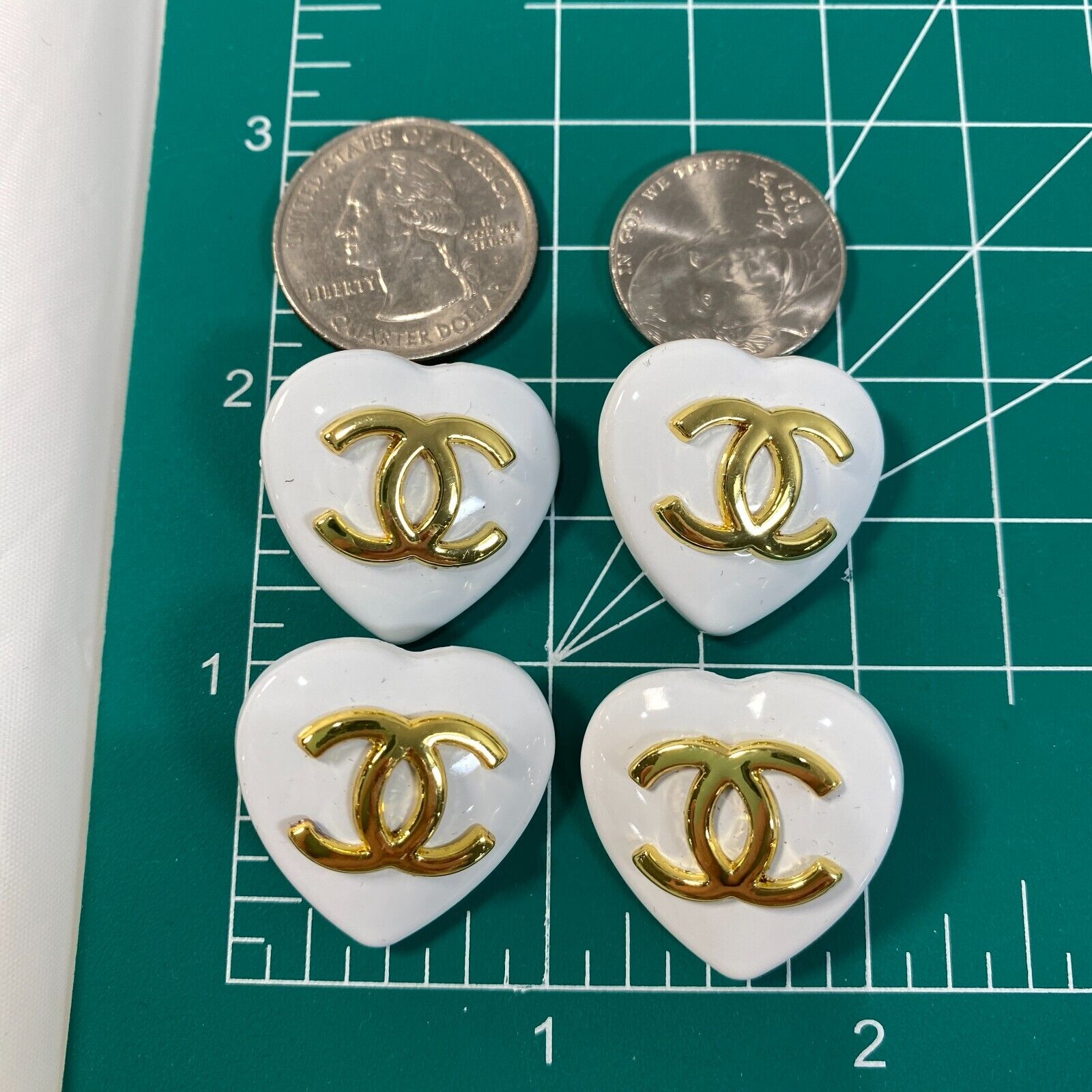 CHANEL Vintage Buttons set of 4 Heart CC Logo Gold White CHANEL Vintage Buttons set of 4 Heart CC Logo Gold White