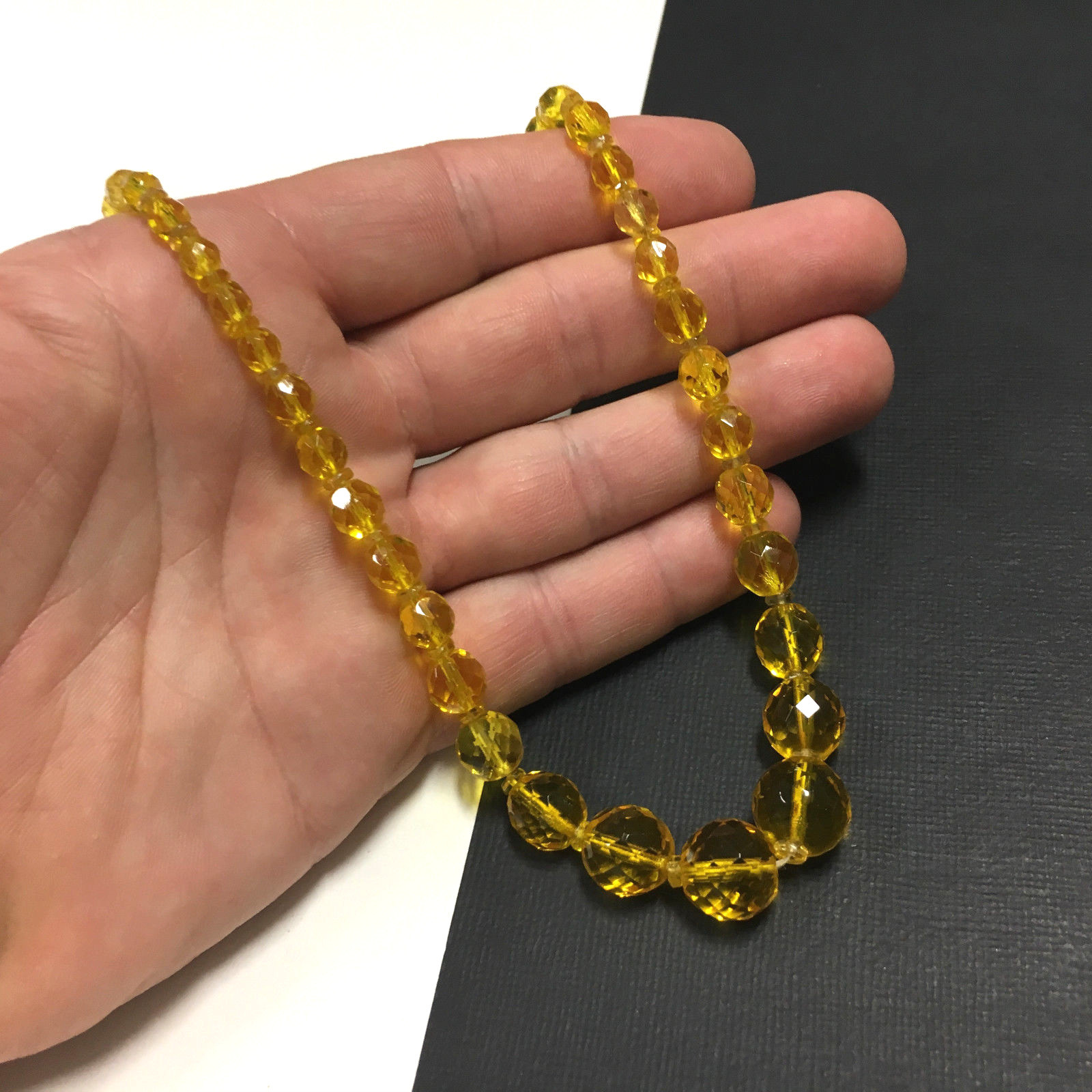 Lovely Vintage VICTORIAN Yellow Glass CRYSTAL Graduated Beaded Necklace GG38m