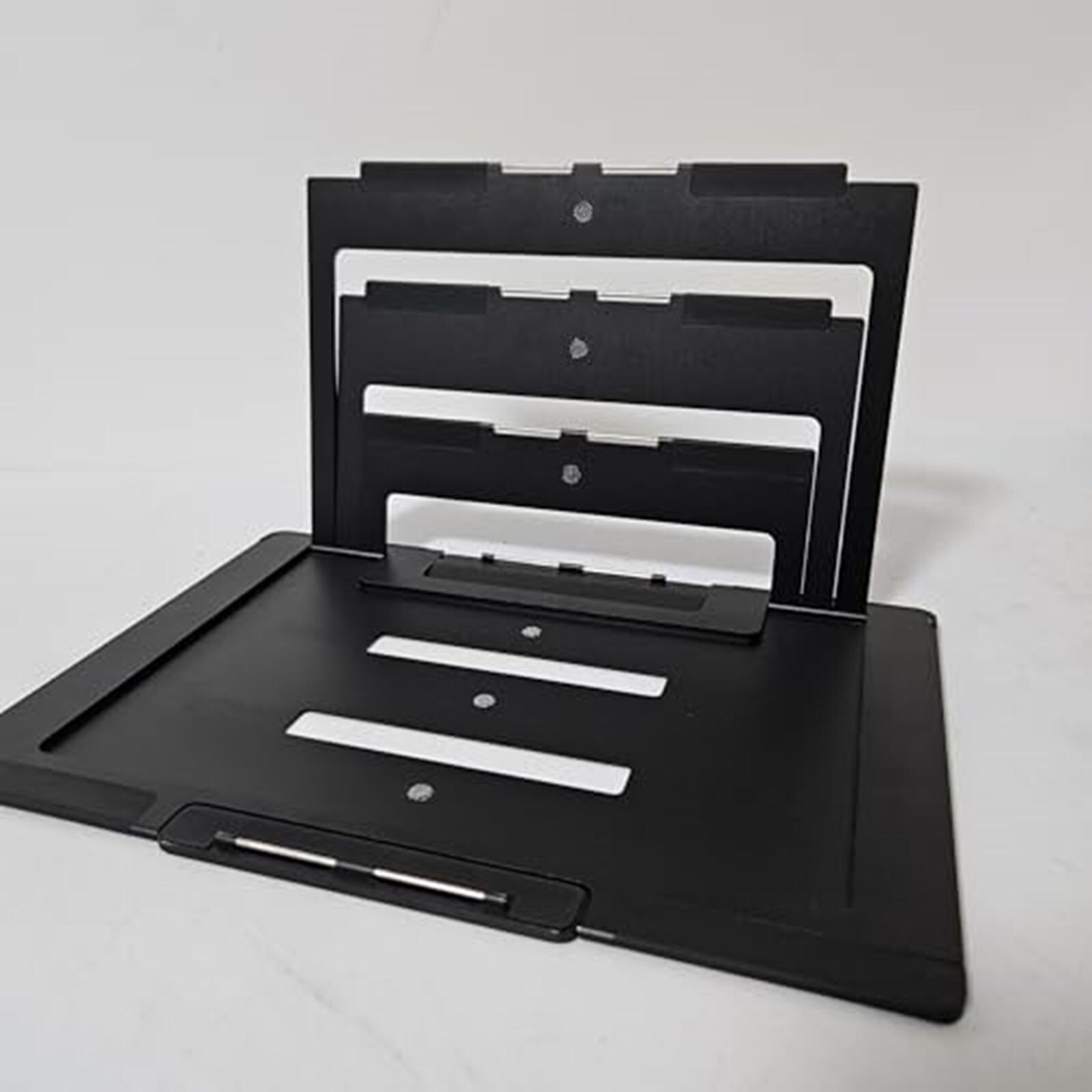 Wacom Cintiq Pro 13/16用スタンド ACK62701K Amazon.com: Wacom Cintiq Pro Stand 13/16 : Electronics