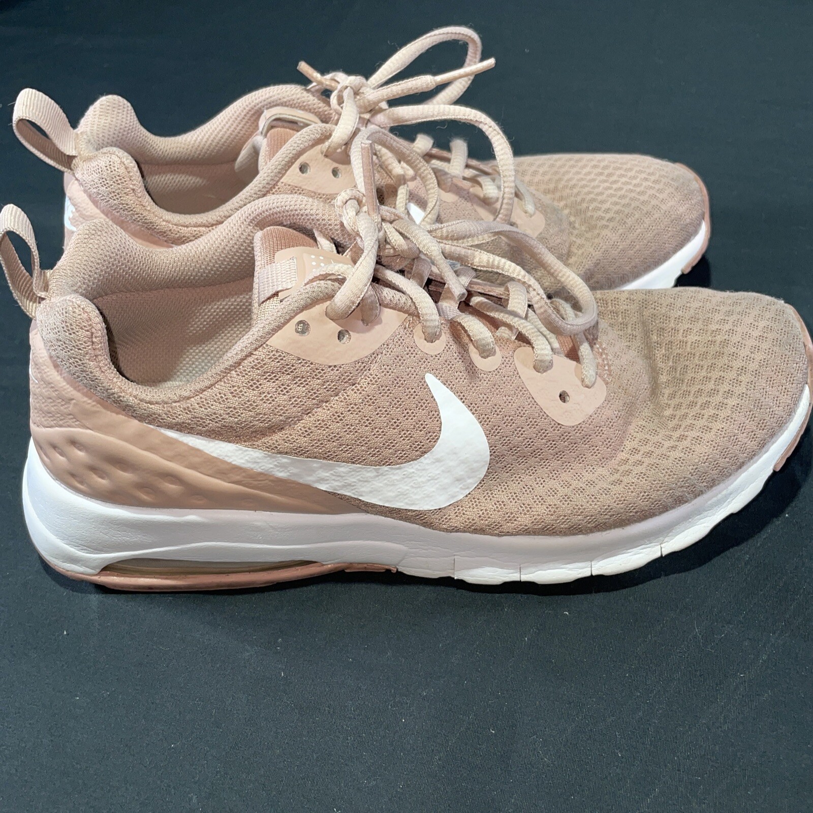 nike air max motion lw pink