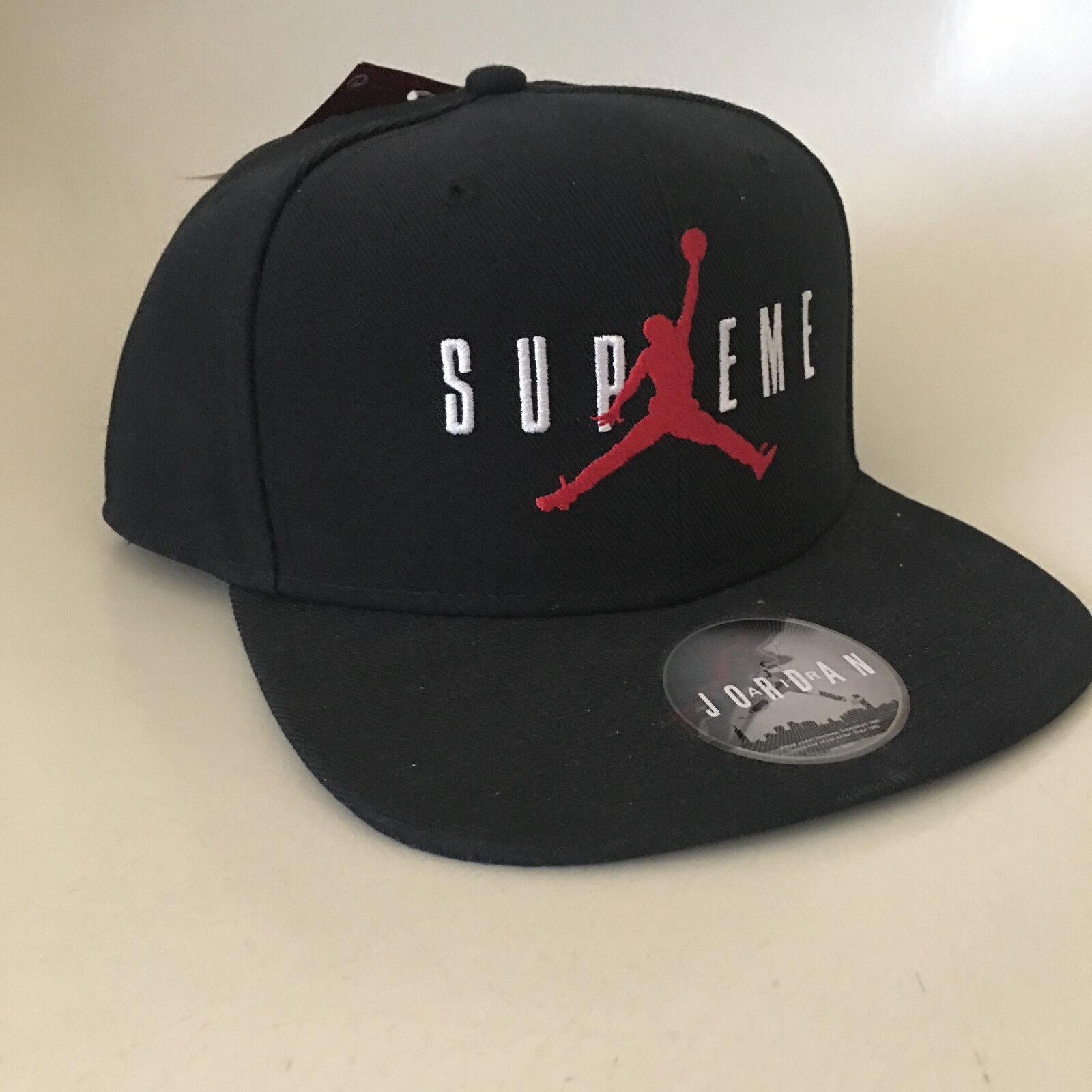SUPREME AIR JORDAN 6-Panel Snap Back Cap Hat Chicago Bulls SUPREME AIR JORDAN 6-Panel Snap Back Cap Hat Chicago Bulls