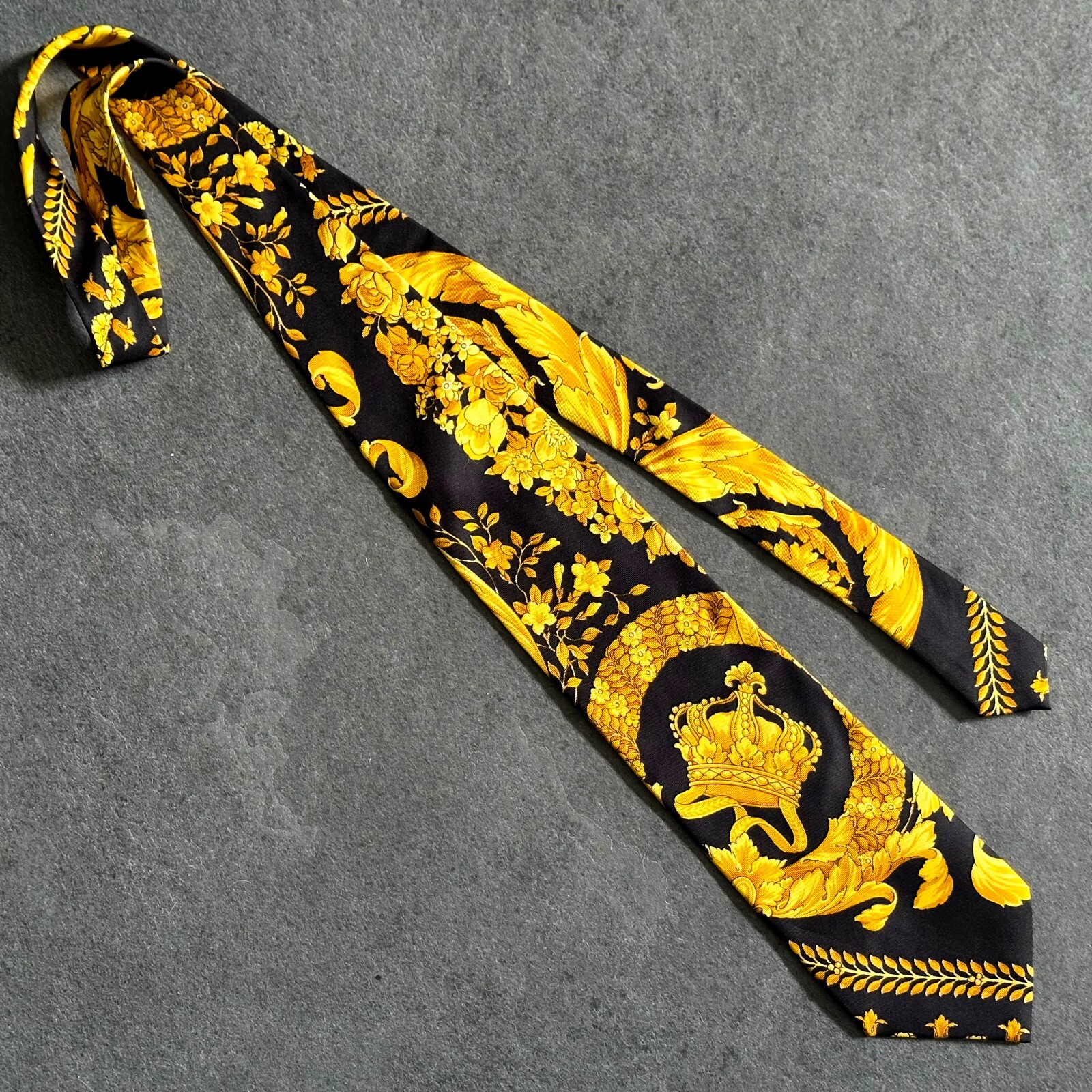 GIANNI VERSACE VINTAGE イタリア製 ヒョウ柄シルクネクタイ GIANNI VERSACE VINTAGE イタリア製 ヒョウ柄シルクネクタイ