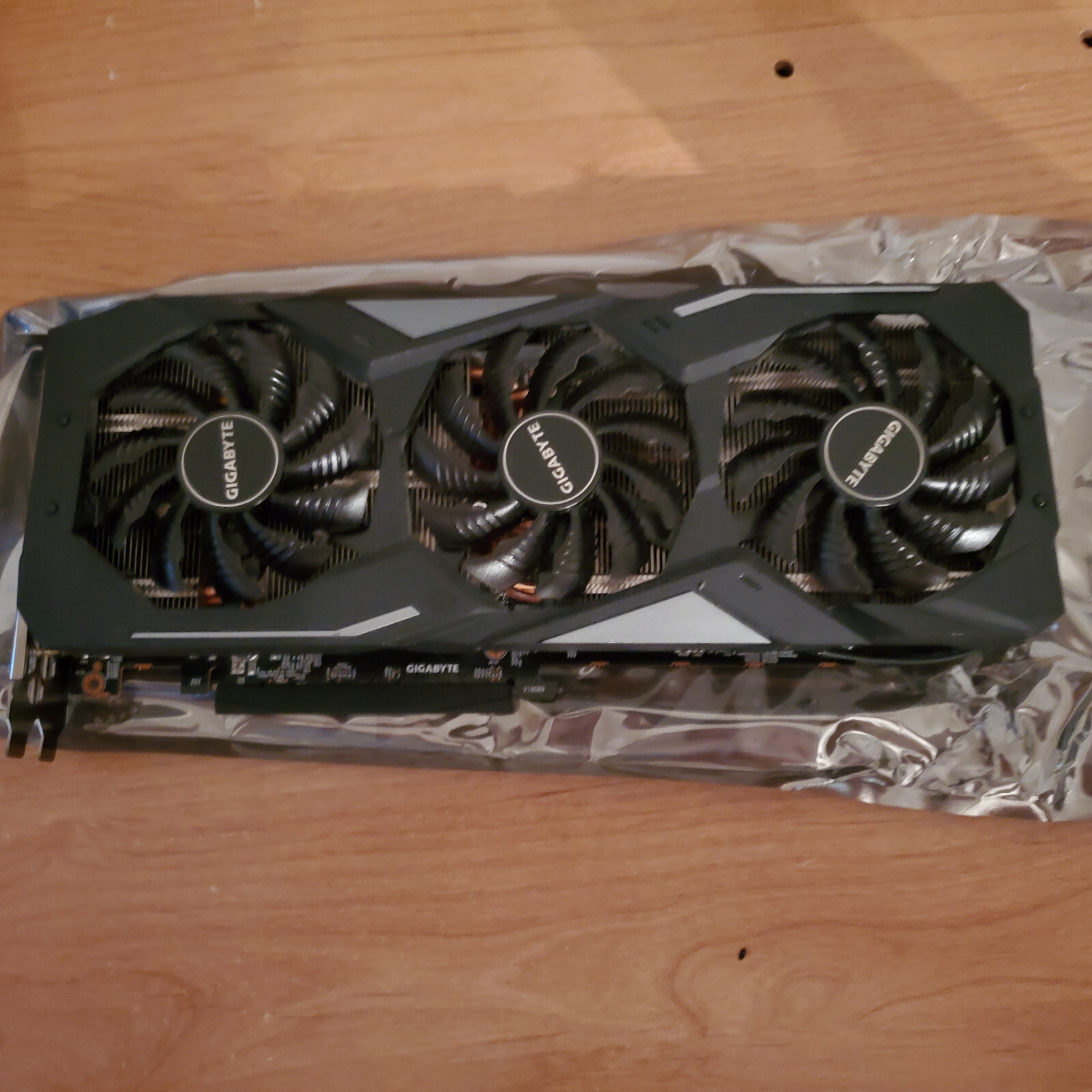 AORUS RX 5700XT 8GB + gtx 780 (ジャンク) AORUS RX 5700XT 8GB + gtx 780 (ジャンク)