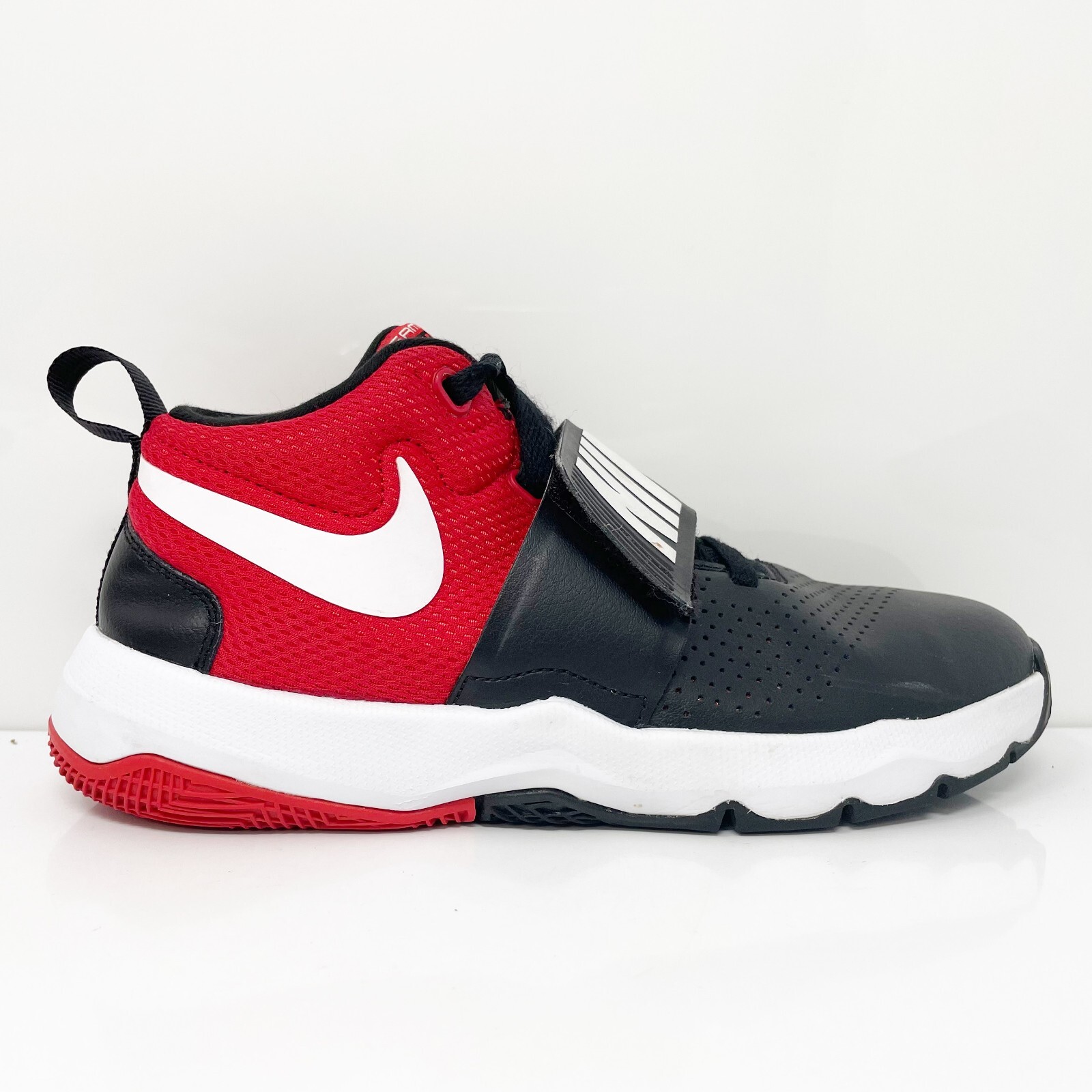 

Nike Boys Team Hustle D8 881941-004 Черные баскетбольные кроссовки, размер 5,5 лет, Черный, Team Hustle D8