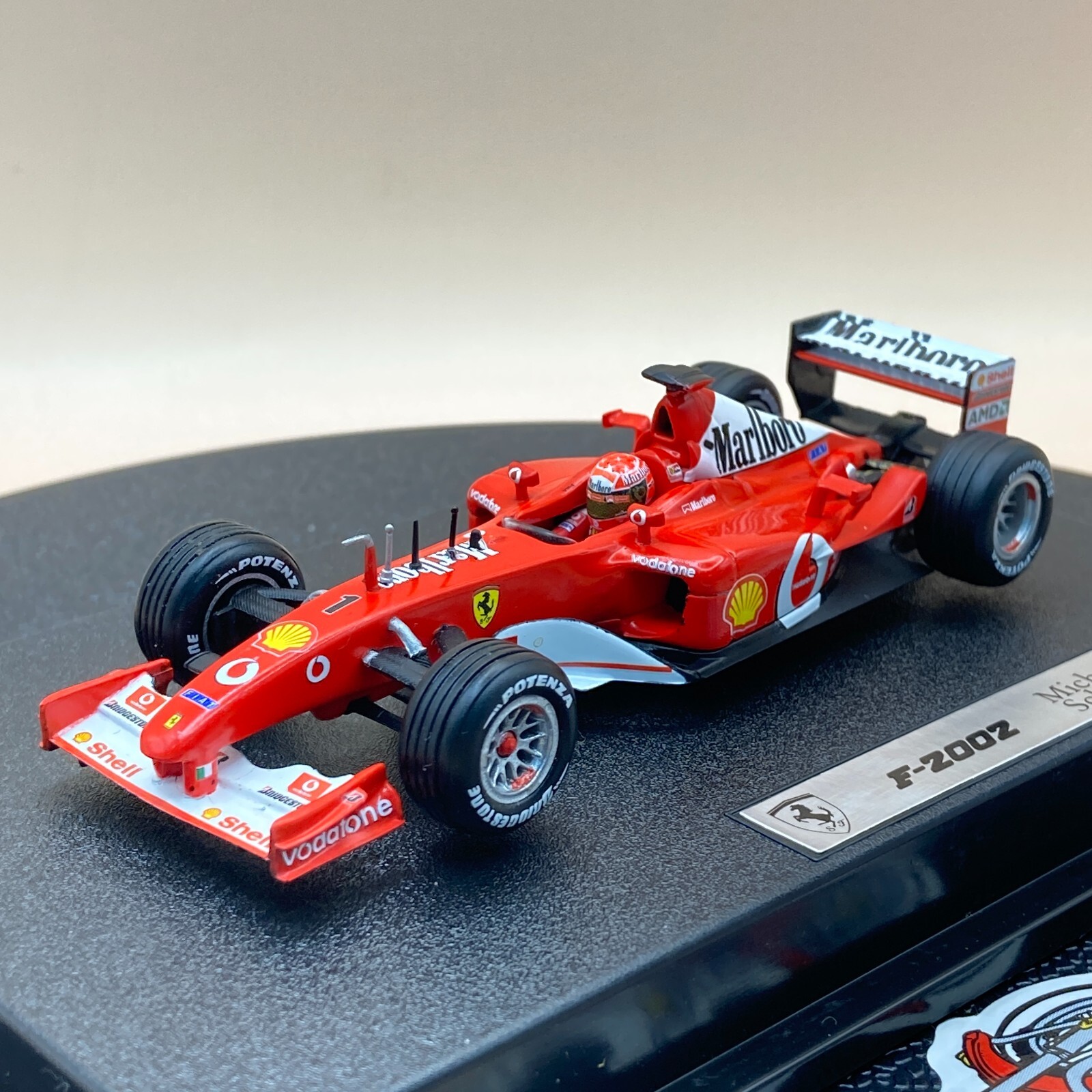 再値下げ！FERRARI F2002 2002年モデル ミニカー Hot Wheels Racing 1/43 Ferrari F2002 Michael Schumacher #1