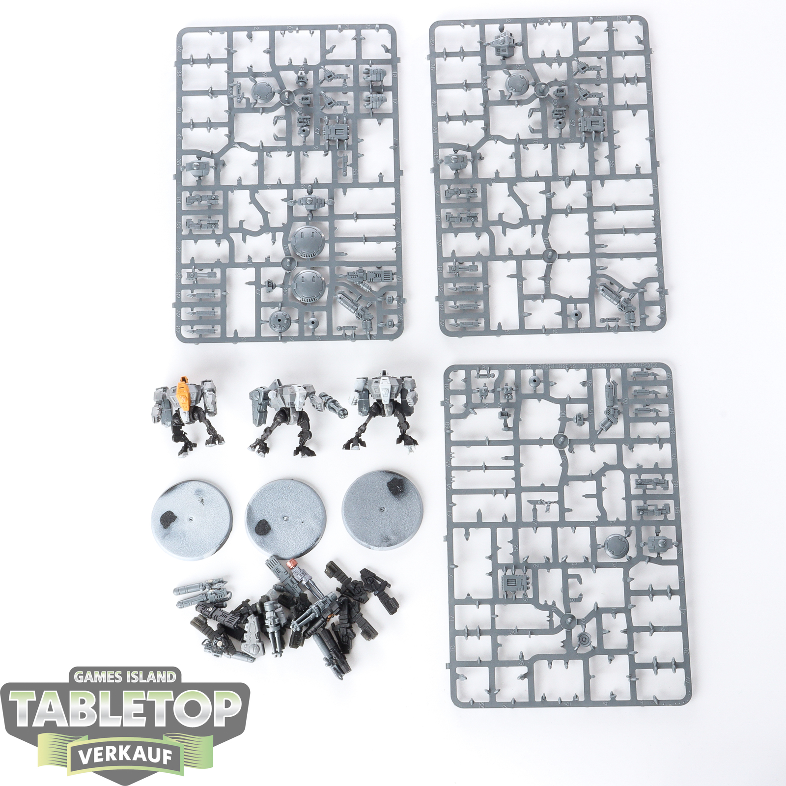 Tau Empire - 3x XV8 Crisis Battlesuit Team - teilweise bemalt