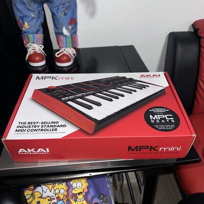 Akai MPK Mini MK3 25 Key Electronic Keyboard - Black/Red/White
