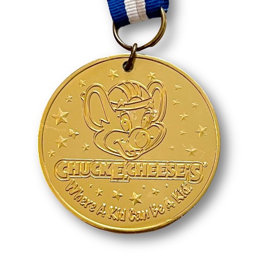 🌟RARE Vintage Chuck E Cheese Birthday Star Medallion Gold Metal🌟