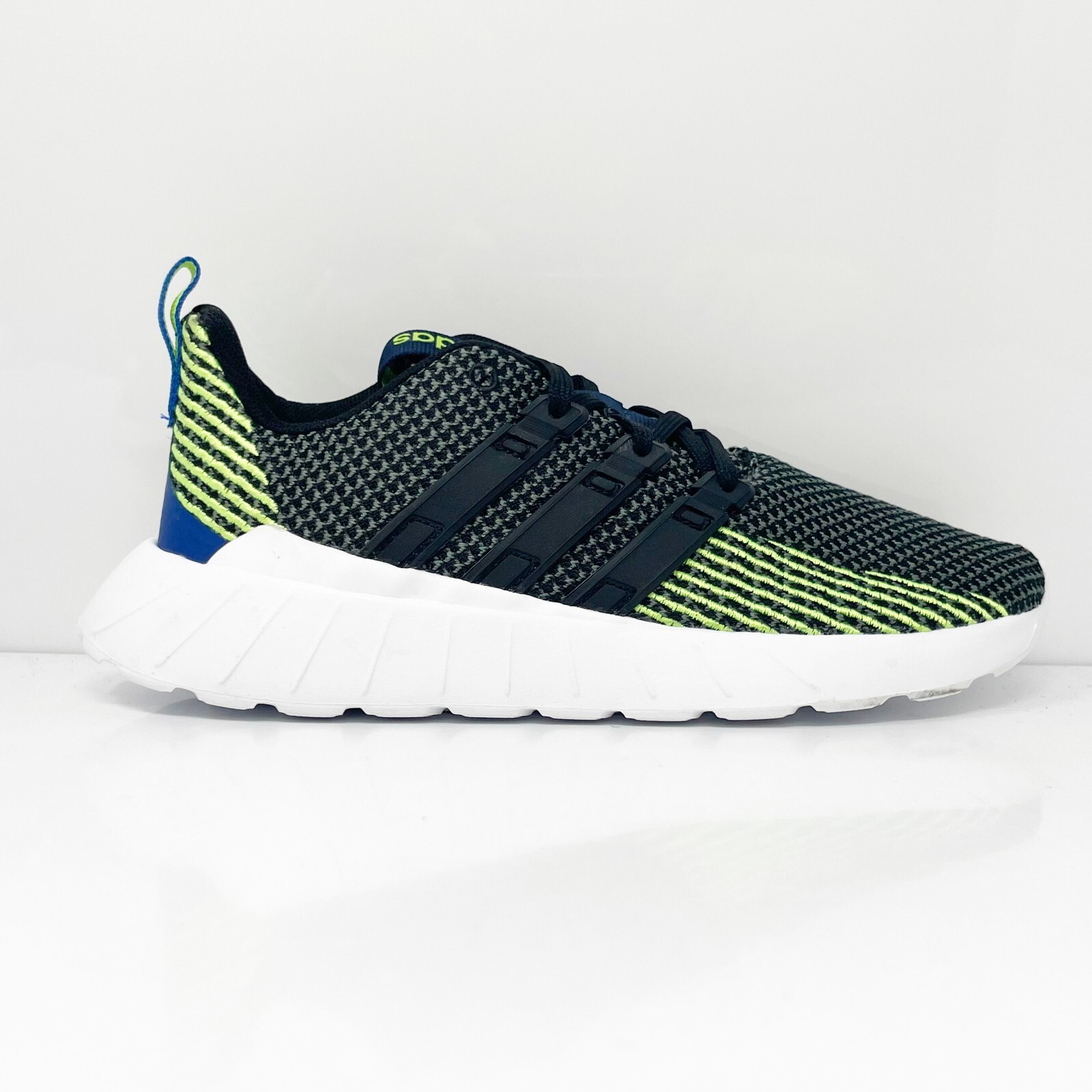 

Adidas Boys Questar Flow FW5009 Серые кроссовки для бега, размер 3, Grey, Questar Flow