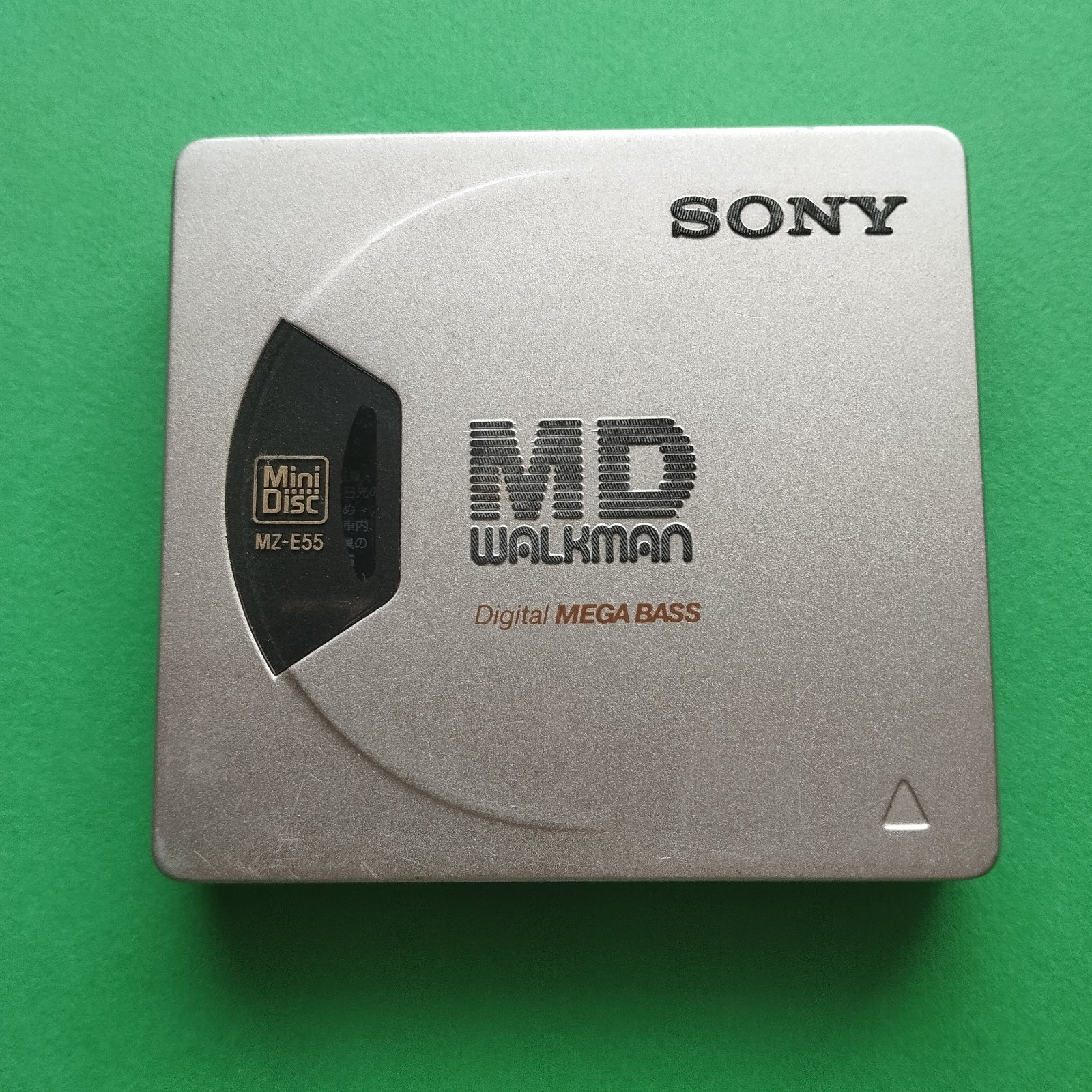 SONY MD WALKMAN MZ-E55 MDプレーヤー 2005 Sony MZ-E55 MD Walkman Portable MiniDisc Player Silver Used