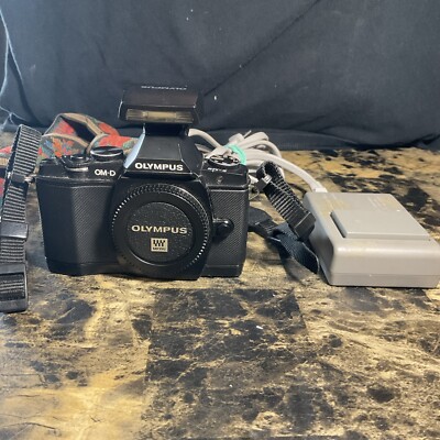 Olympus OM-D E-M5 16.1 MP Digital Compact Camera Black W/ 2 Batteries & Charger