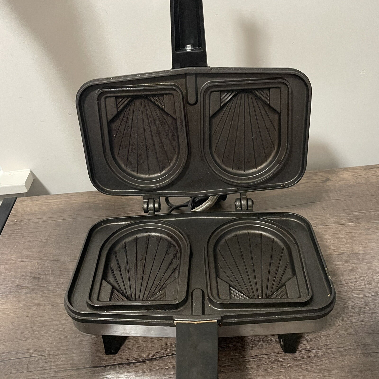black cuisinart air fryer toaster oven