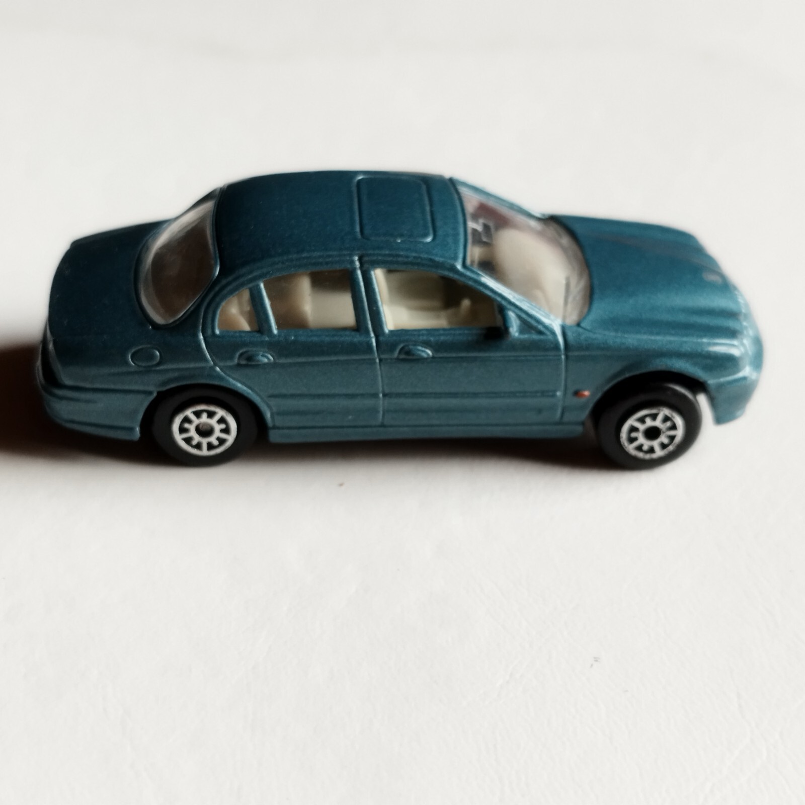 ミニカー jaguar S-TYPE 1/18 California Streets: Collector's Corner - Welly Jaguar S-Type