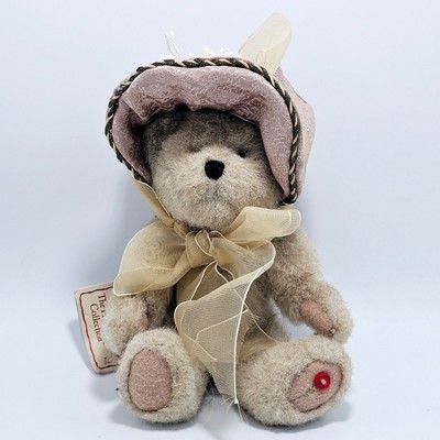 Boyds Bear The Head Bean Collection  6'' Bear with  Cameo and Bonnett 