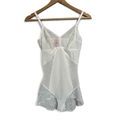 SPANX Spotlight on Lace Bodysuit White Teddy SpaghettiStrap Tummy Control Medium
