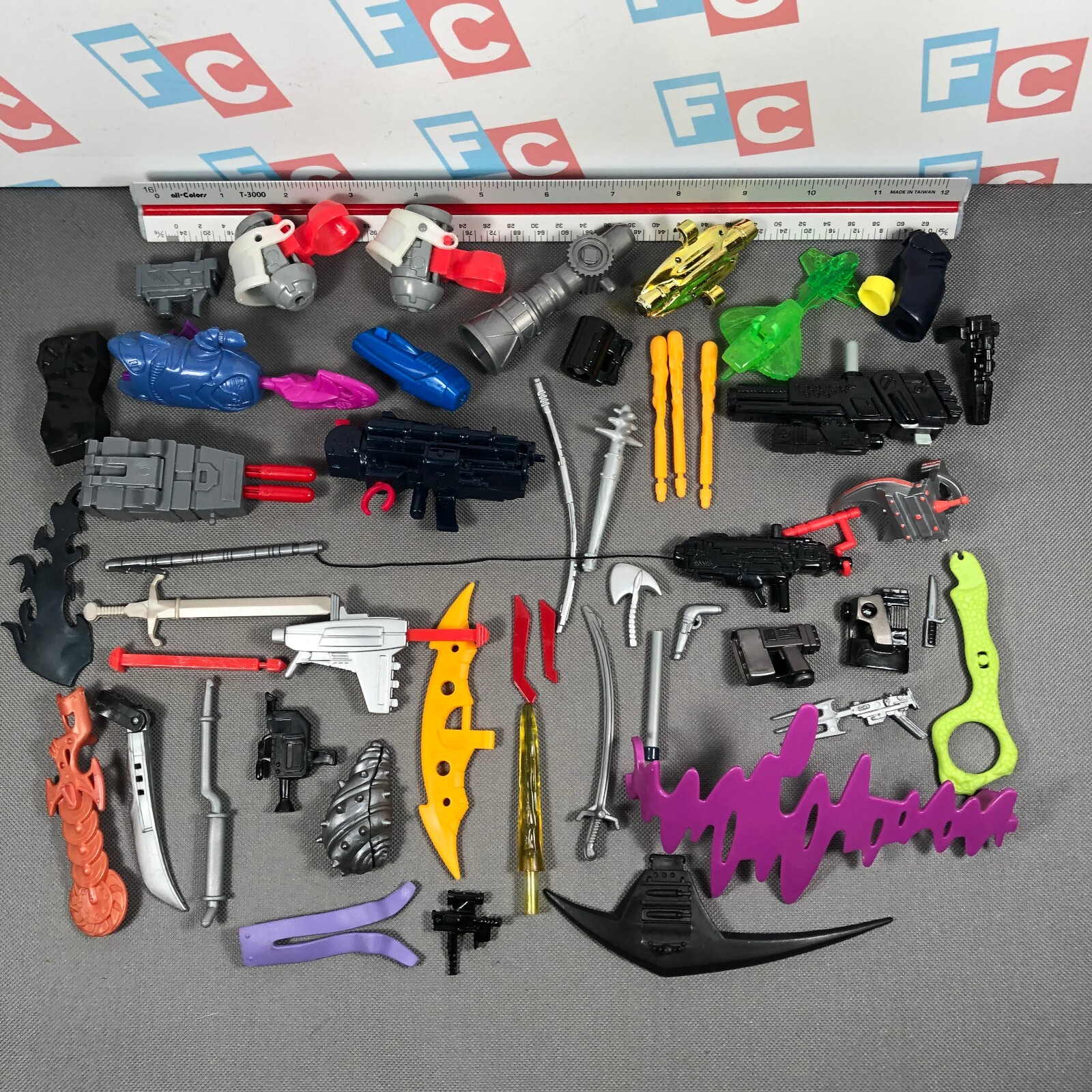 Miscellaneous Hasbro & Toy Biz Figure 45 Weapons Accessory Lot 