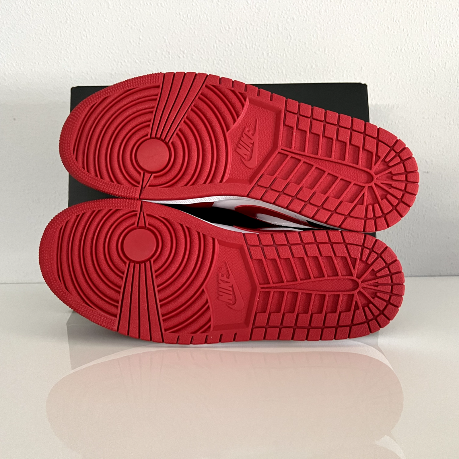 JORDAN NIKE AIR JORDAN 1 LOW BULLS WHITE/GYM RED-BLACK GR. 43 US9.5 SNEAKER NEU IN OVP