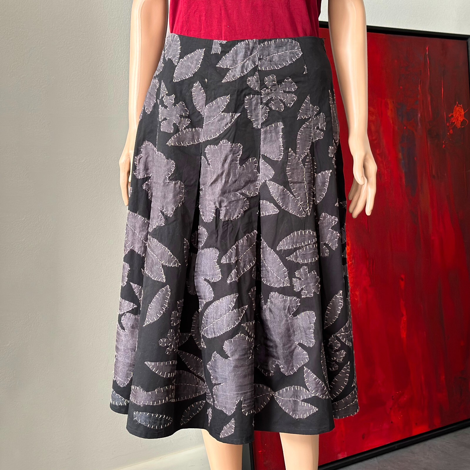 WEEKEND by MAX MARA black cotton skirt with gray silk leaf