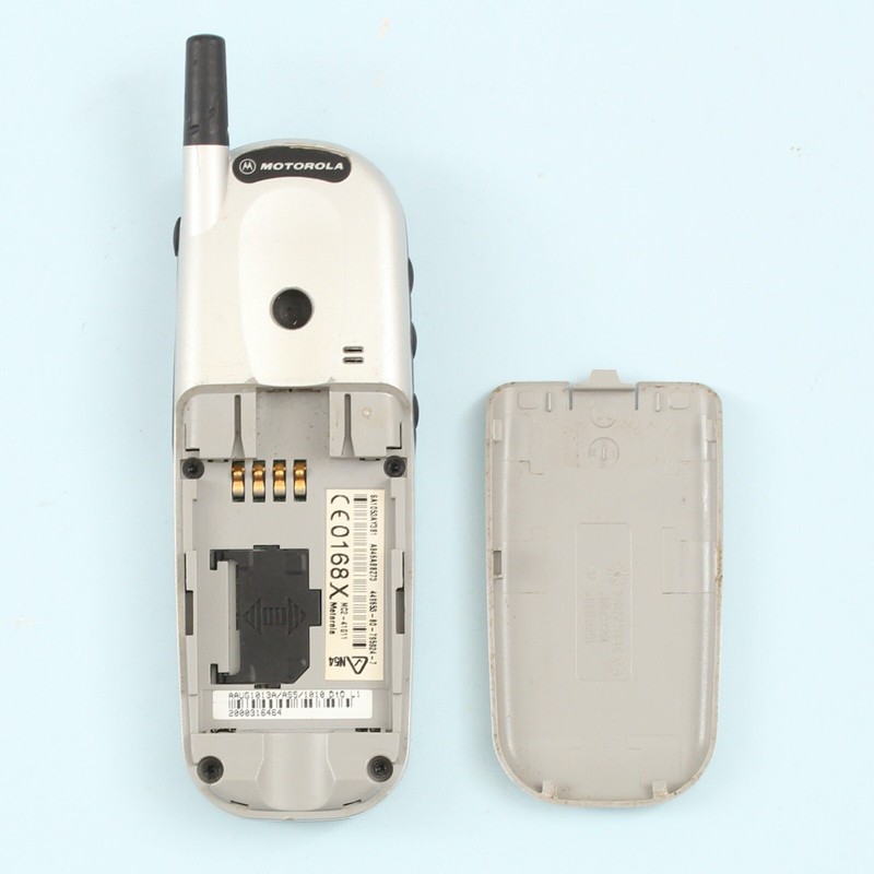 Vintage Motorola V2088 Y2K Mobile Phone (Silver) from 2000