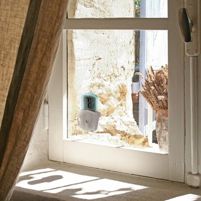 AcuRite 00799 Digital Outdoor Window Thermometer