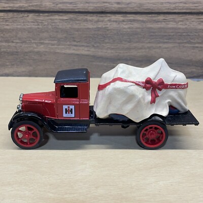 Case IH Holiday 1931 Hawkeye Truck Santa Sack Tractor 1997 Diecast ERTL Toy Bank
