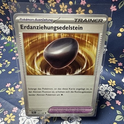 Pokémon Trainer Karte Erdanziehungsedelstein 137/142 Normal | Stellarkrone | DE