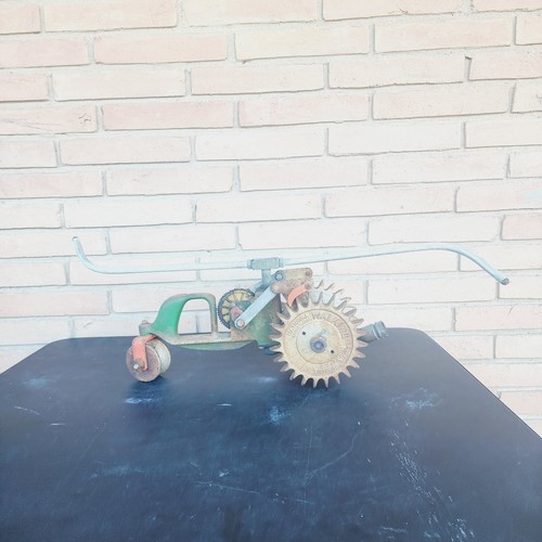 Vintage Cast Iron NATIONAL LAWN  WALKING  SPRINKLER Tractor Model A5 Untested