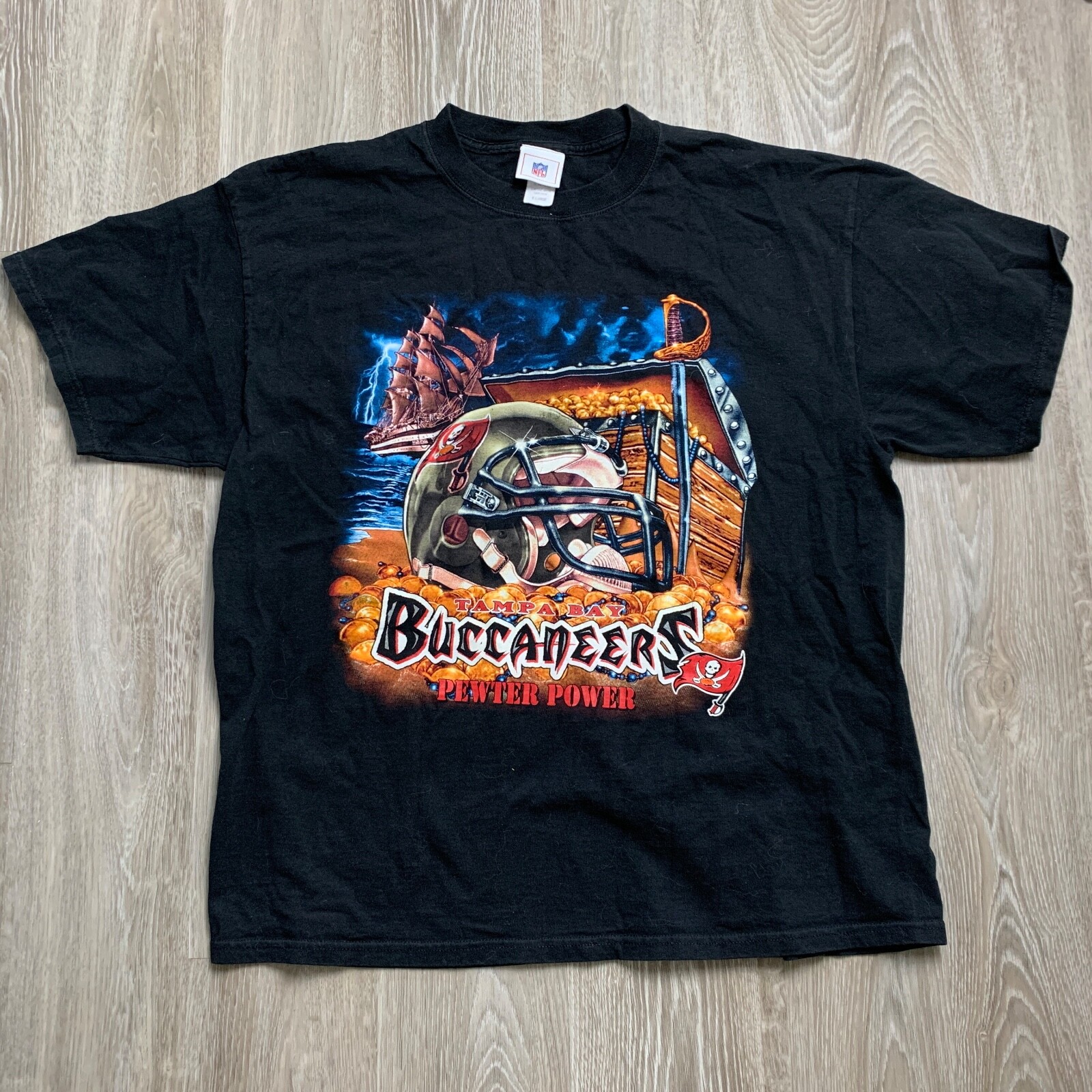 

NFL Tampa Bay Buccaneers Bucs Vintage Graphic Черное золото Красная футболка мужская, Черный