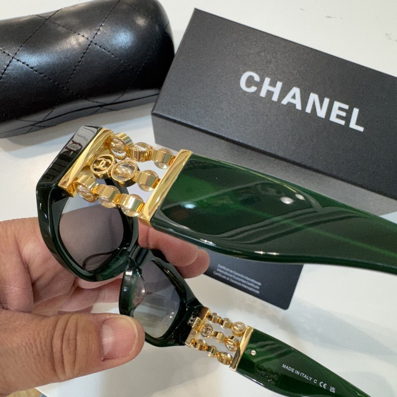 CHANEL シャネル ロゴ レンズ オーバル サングラス CH5544 Chanel Khaki & Green Oval Sunglasses CHANEL 5544 53mm New w