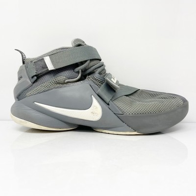 

Nike Boys Lebron Soldier IX 776471-003 Серые баскетбольные кроссовки Кроссовки Размер 7Y, Серый, Lebron Soldier IX