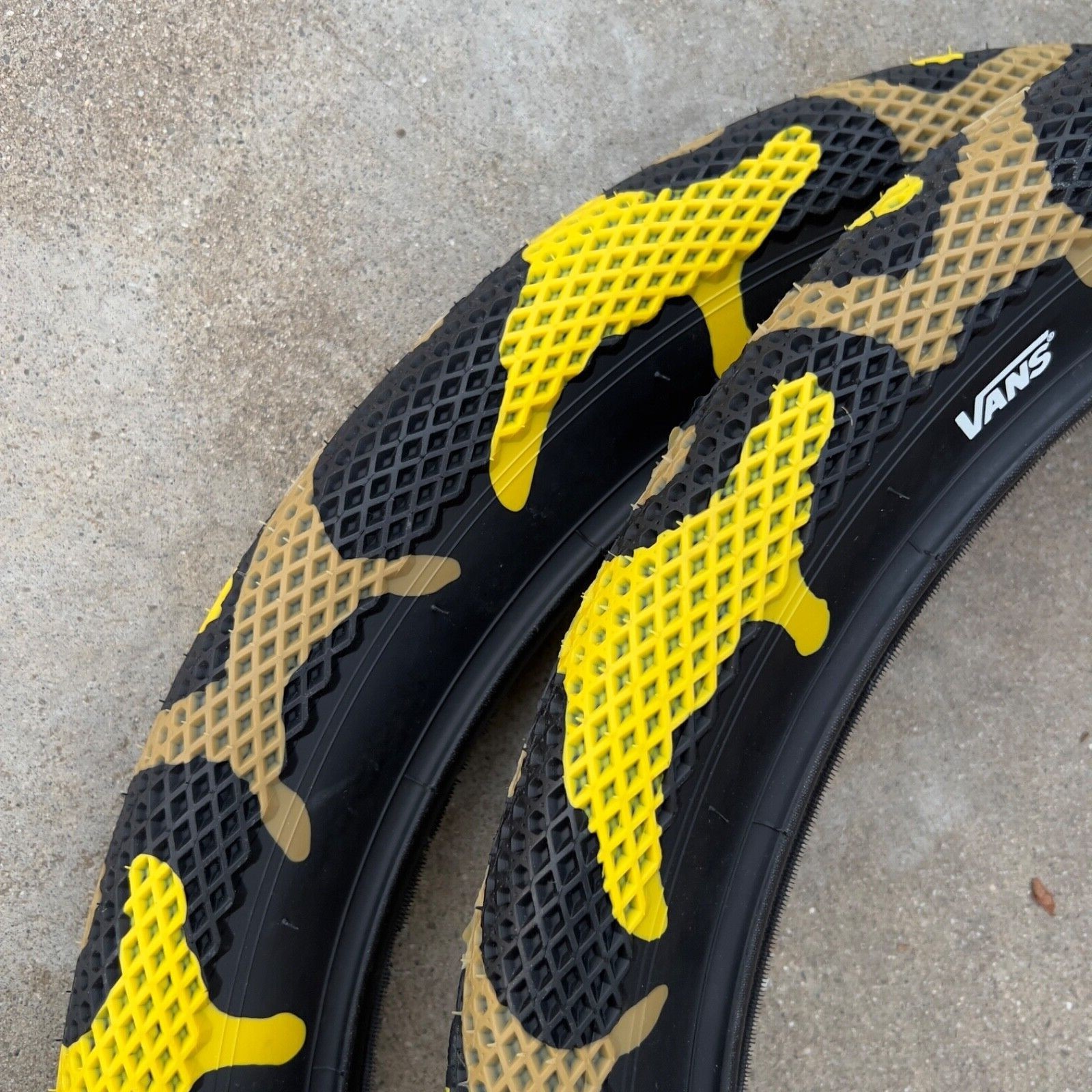 パーツ CULT VANS 29\"x2.10\" Camo Tire CULT VANS 29