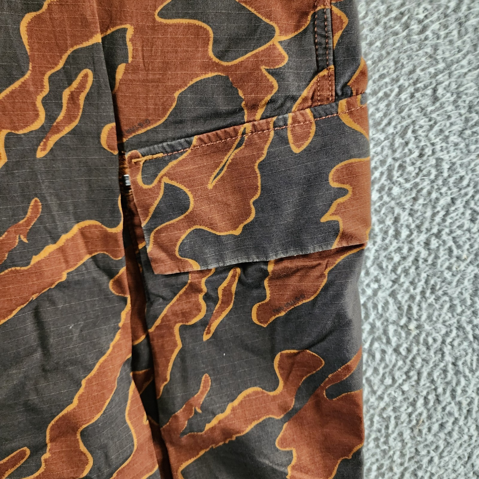 G-Star Raw Printed Straight-Fit Cargo Pants Men's 33/32 Rodeo Island Button Zip - Picture 5 of 18