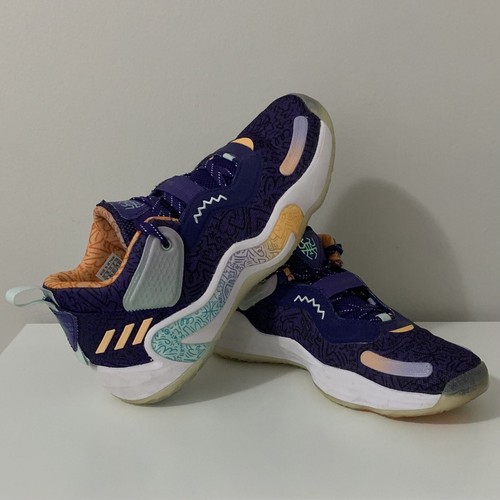 Sneakers Size 9