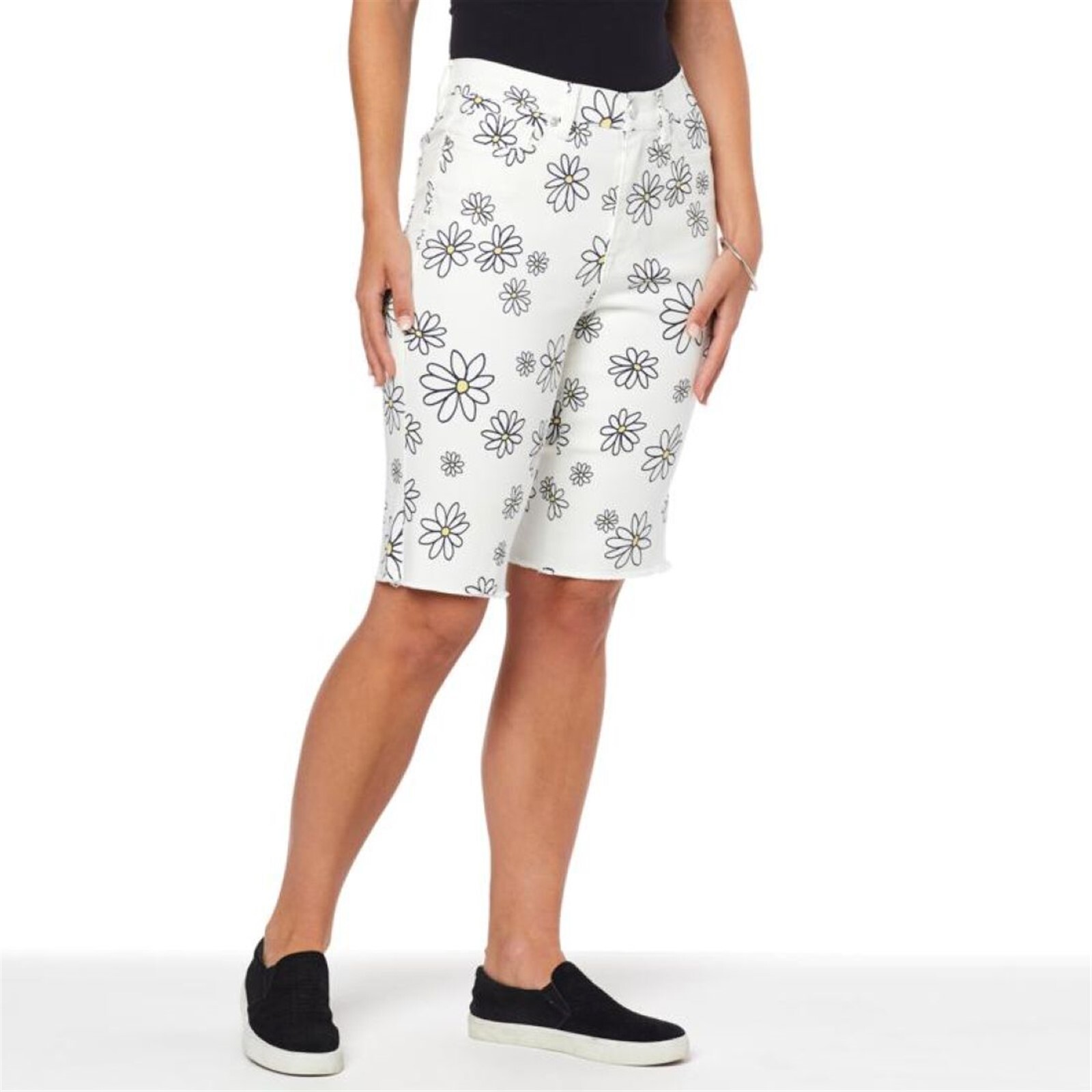 【DEARMINE】Blanc Two Tuck Bermuda Denim Ripped denim Bermuda shorts - Shorts and jorts - Men | Bershka