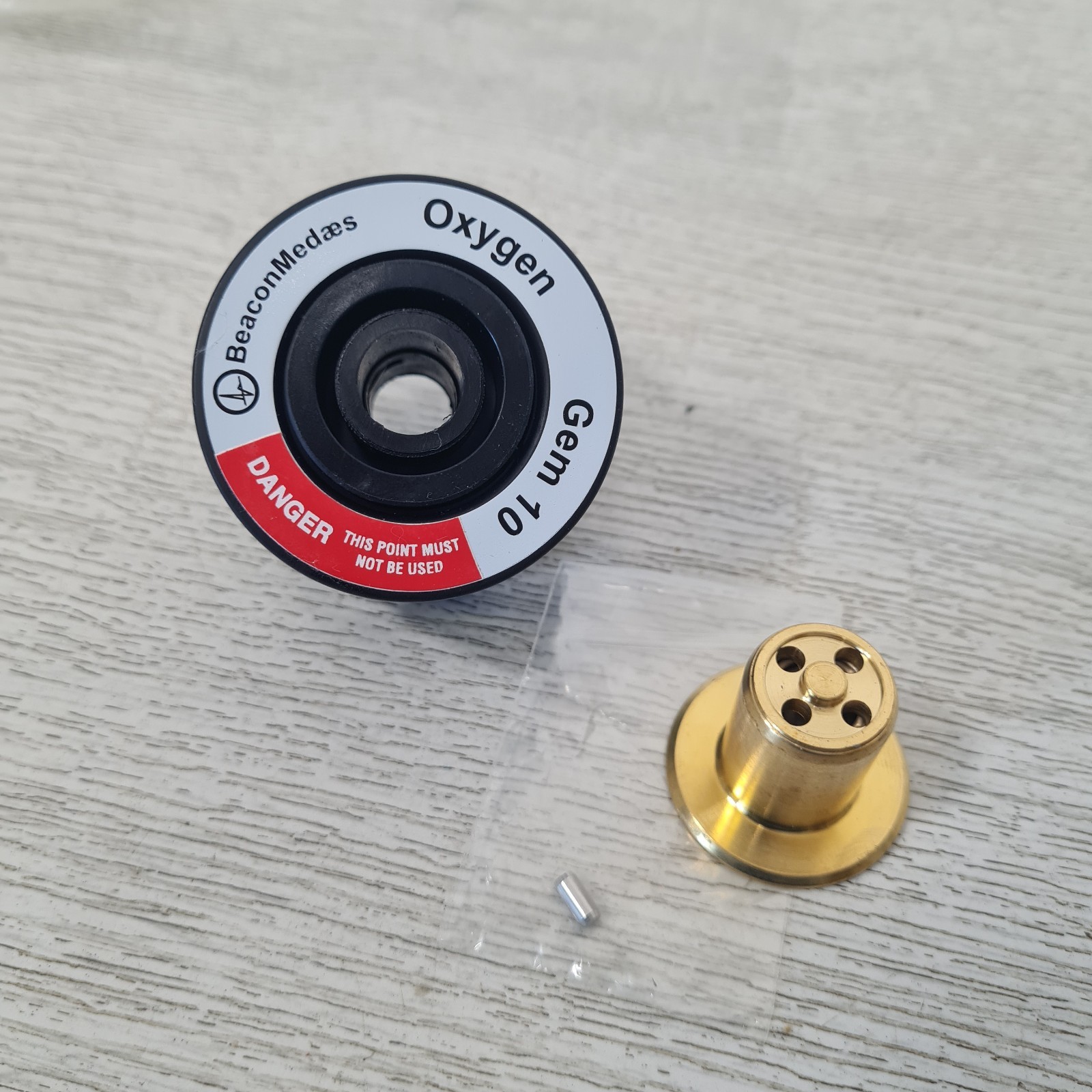 BeaconMedaes GEM 10 oxygen outlet  - B26