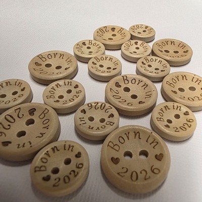 WOODEN 'BORN IN 2026' BUTTONS - CUSTOM ENGRAVED CRAFT SUPPLIES FOR BABY, 15-20MM