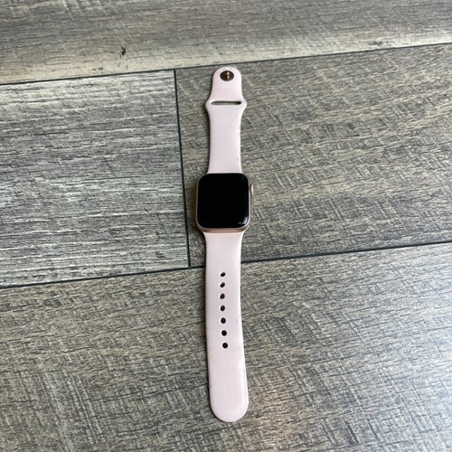 Apple Watch Series 4 GPS Smartwatch Pink Strap 40mm 1.57