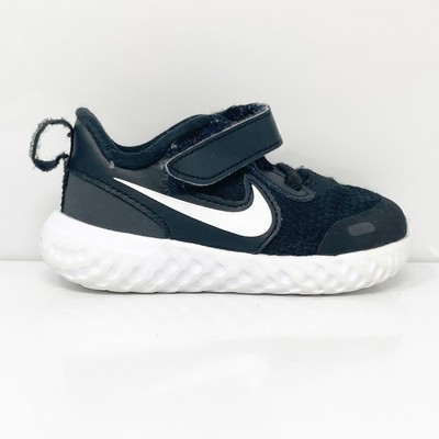 Nike Boys Revolution 5 BQ5673-003 Черные кроссовки для бега, размер 5C