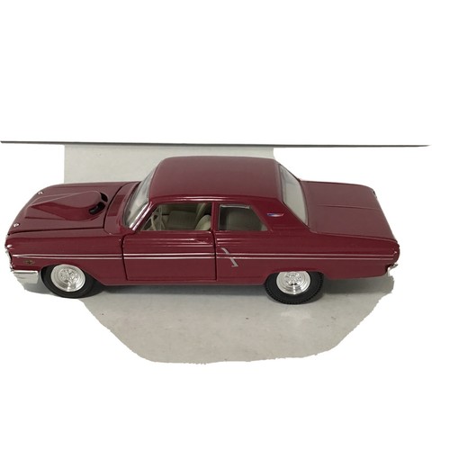 Maisto 1964 FORD FAIRLANE THUNDERBOLT