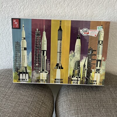 AMT Man in Space 5 NASA Rocket Set Saturn V and Apollo Spacecraft Model Kit NEW