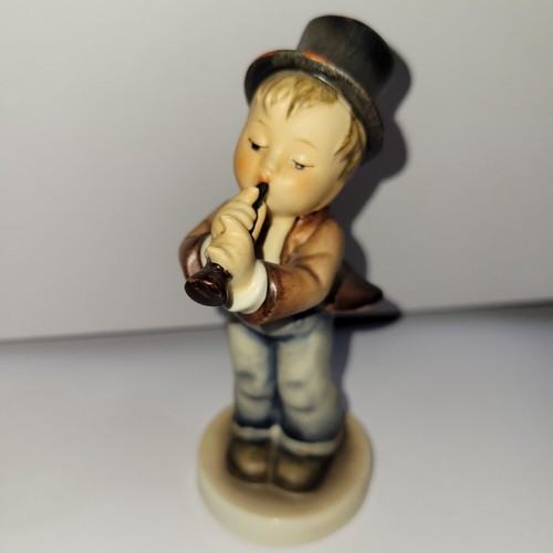 Goebel Hummel Gallery Collection 最新ニュース Amazon.com: Hummel Figurine: 408/0, Smiling Through : Home