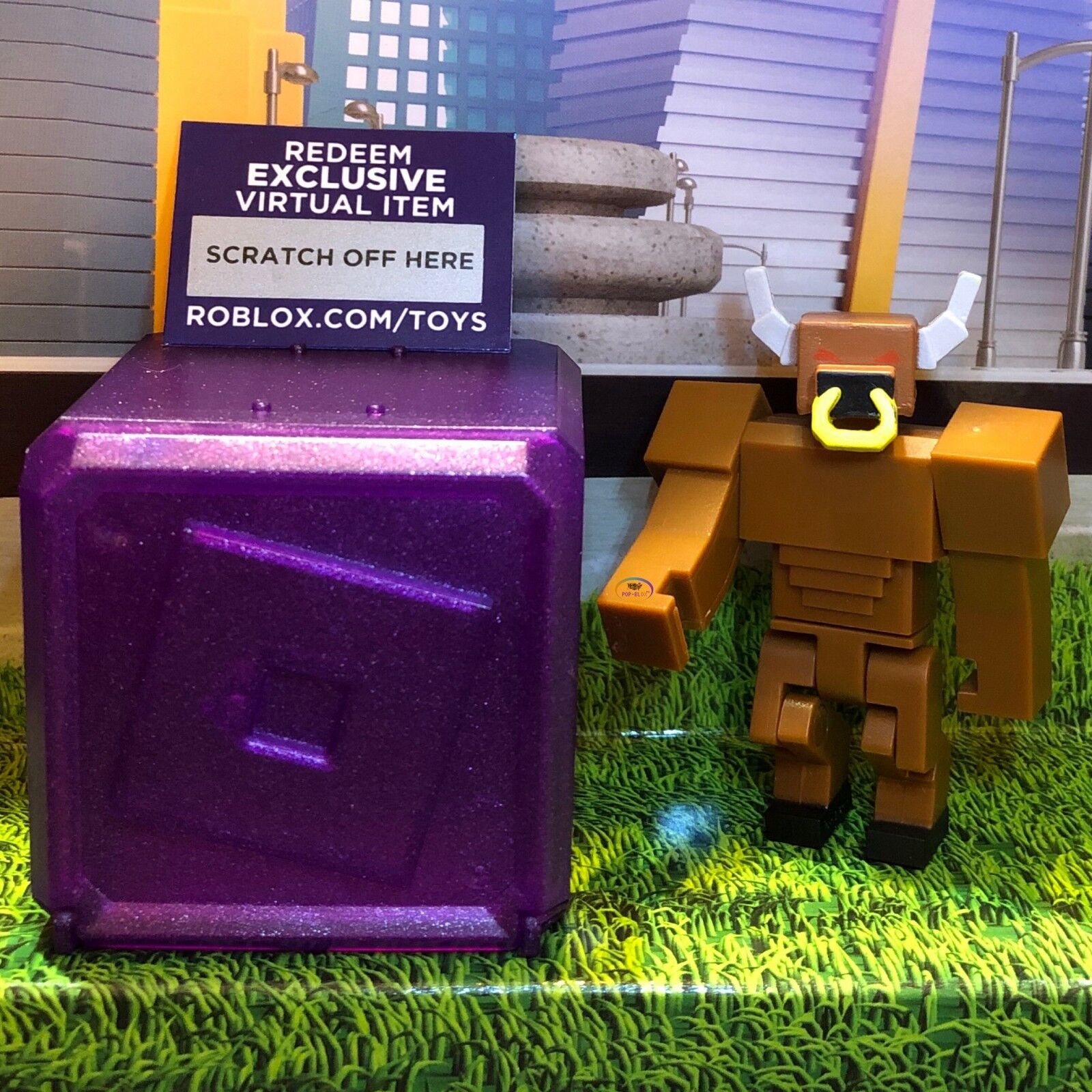 Roblox Celebrity Gold Purple Series 3 Mystery Box Action Figures Kids Toys New Us Polybull Com - details about roblox series 3 book of monsters minotaur with code