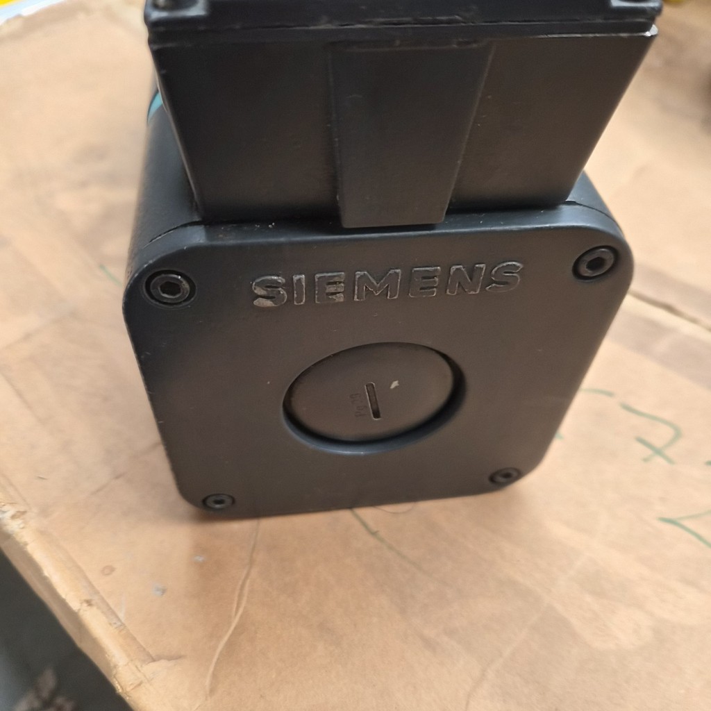 SIEMENS 1FT5064-0AC01-2-Z Simotics Servo Motor — 4
