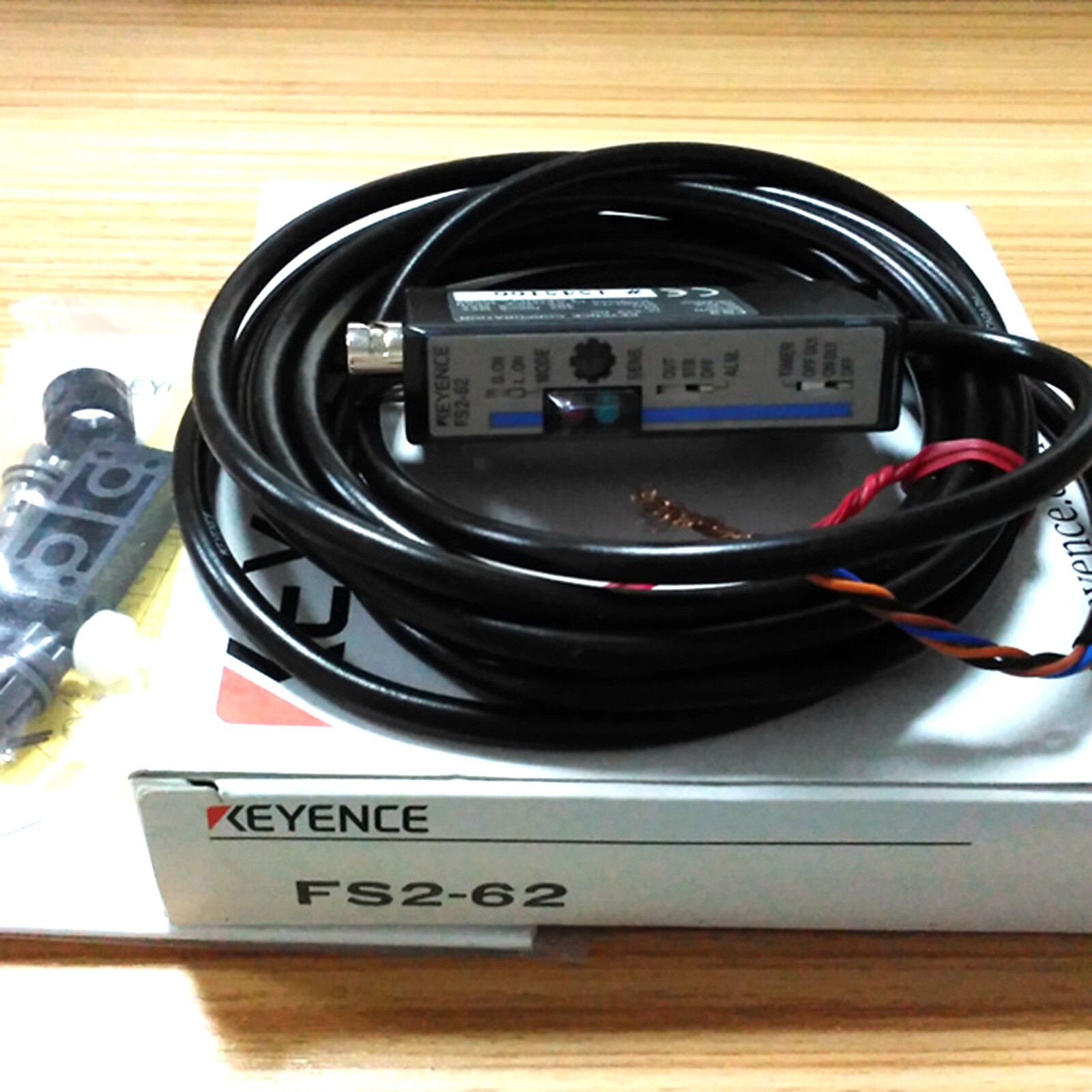 NEW KEYENCE FS262 Fiber Optic Sensor Amplifier