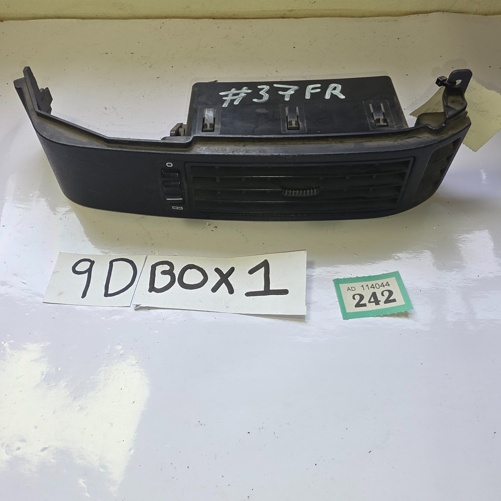 MERCEDES ATEGO DRIVER SIDE DASH AIR VENT A9736800207 #9DBOX1.242